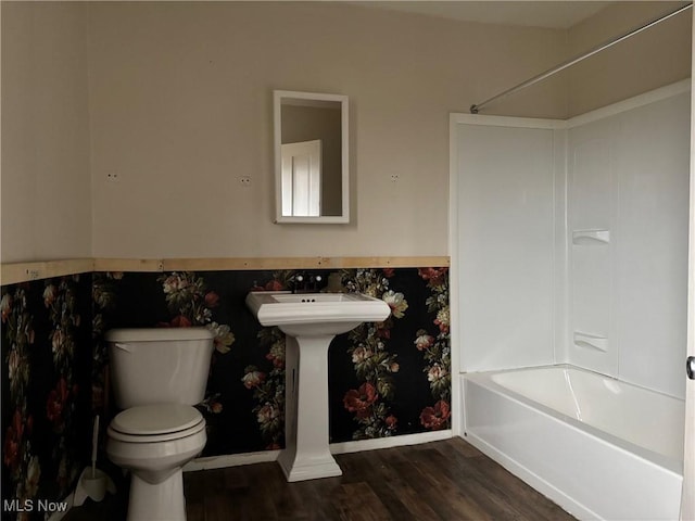 full bathroom featuring sink, wood-type flooring, bathing tub / shower combination, and toilet