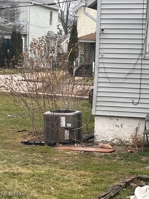 view of yard featuring cooling unit