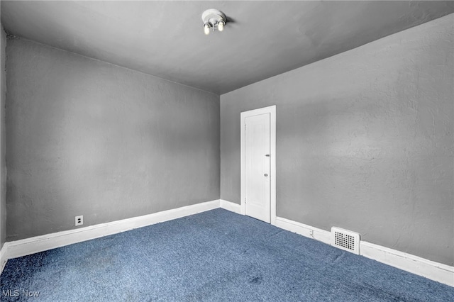 spare room featuring carpet floors