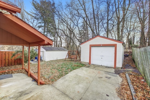 view of yard featuring a shed and a garage