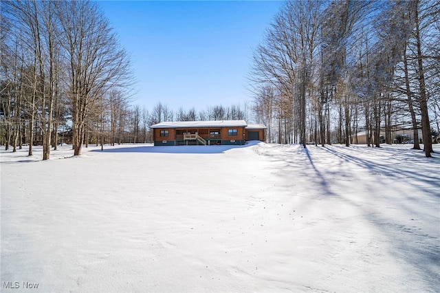 view of yard layered in snow