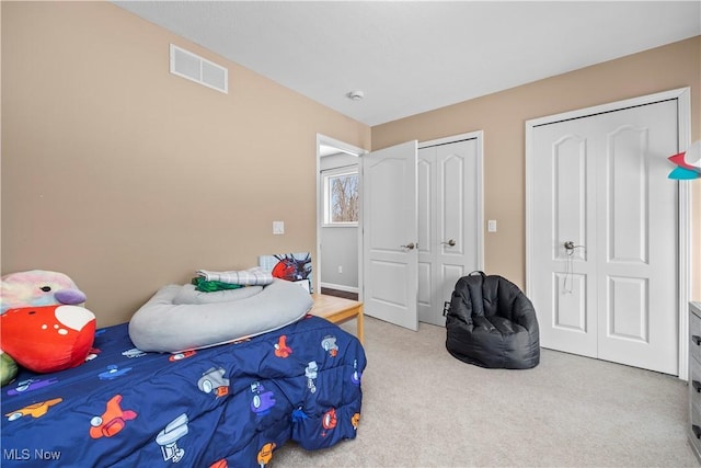 bedroom featuring carpet floors