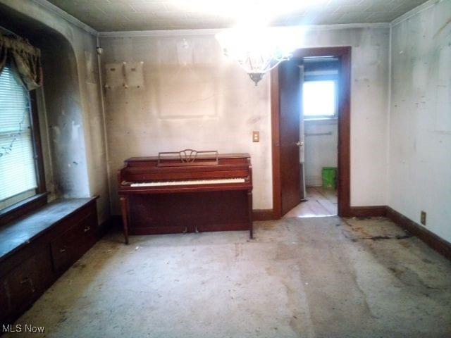 empty room with ornamental molding