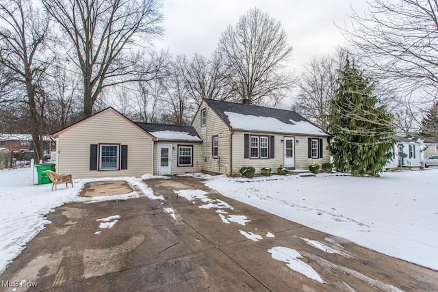 view of front of property