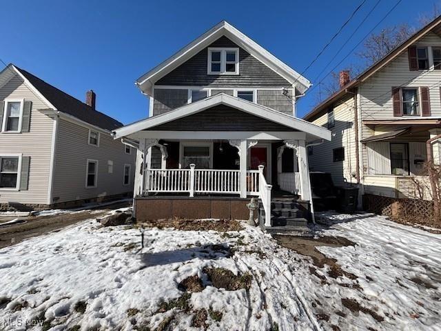 view of front of property featuring covered porch