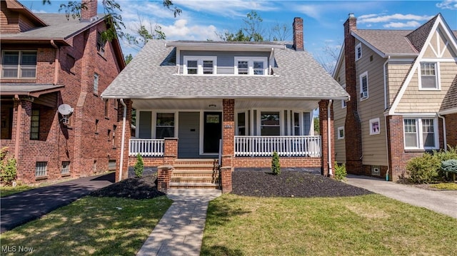 view of front of home featuring a front yard and covered porch