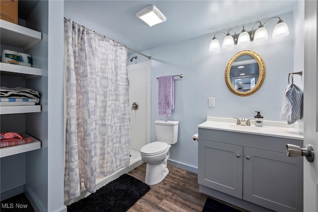 full bathroom with vanity, a shower with shower curtain, wood finished floors, baseboards, and toilet