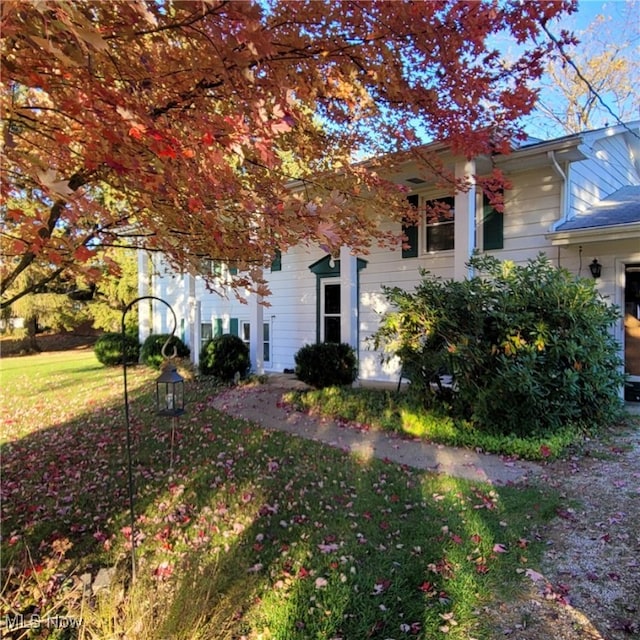 view of front of house with a front yard