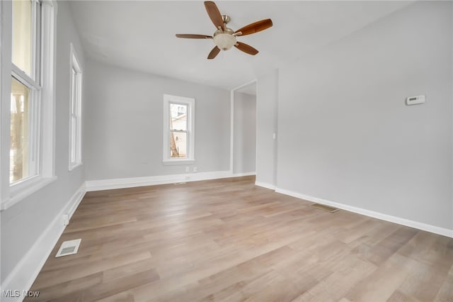 empty room featuring light hardwood / wood-style floors and ceiling fan