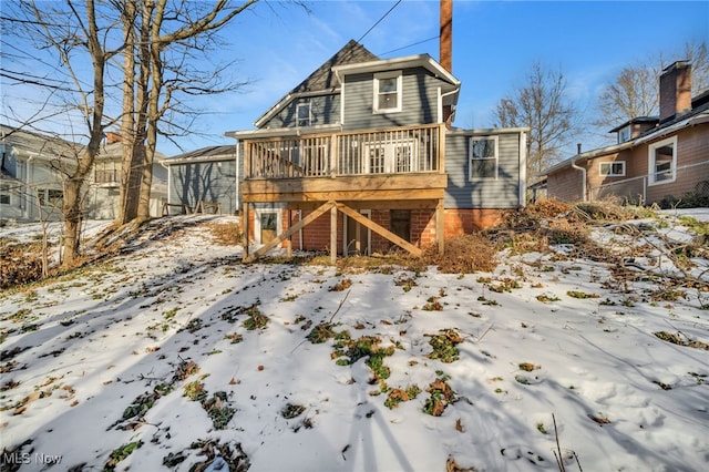 view of front facade featuring a deck