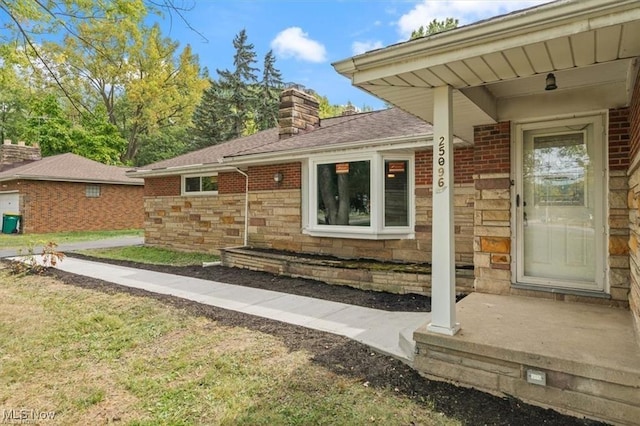 property entrance featuring a yard