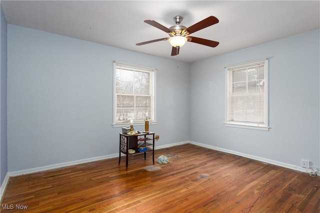 unfurnished room with dark wood-type flooring and ceiling fan