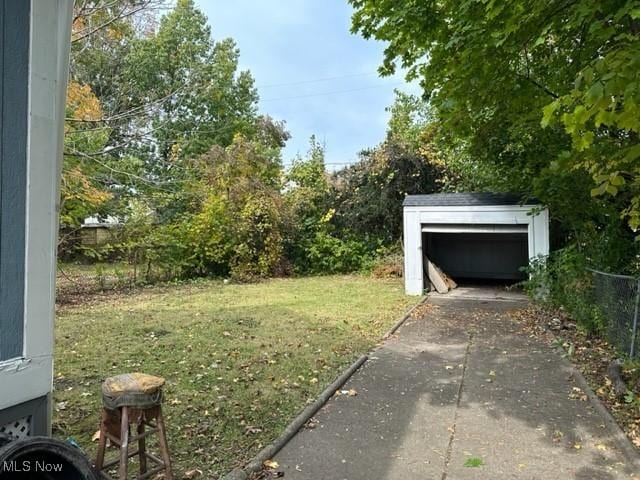 view of yard with a garage and an outdoor structure