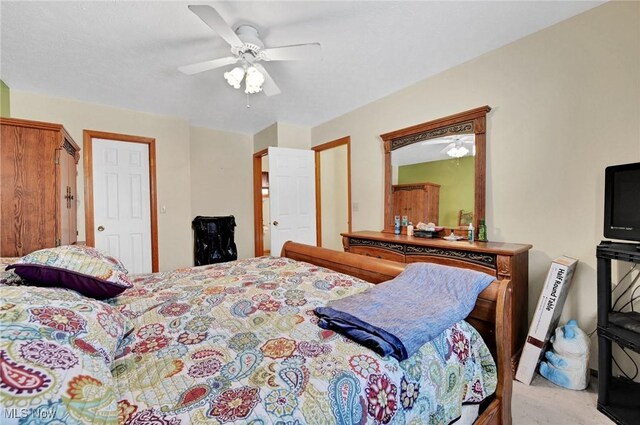 bedroom with ceiling fan