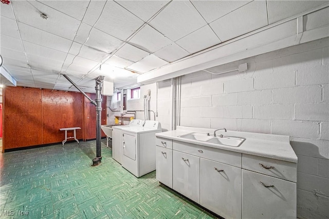 laundry room with cabinets, sink, and washer and clothes dryer