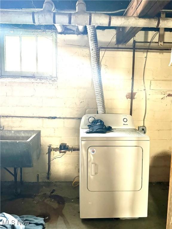 laundry room featuring washer / clothes dryer and sink