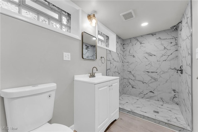 3295 Yorkshire Rd, Cleveland Heights, OH 44118 - full bath with toilet, a marble finish shower, vanity, and recessed lighting