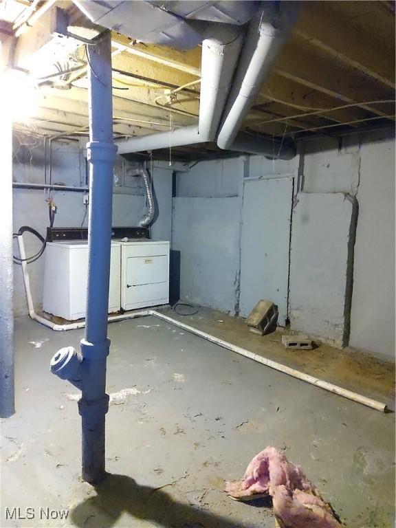 basement with washing machine and clothes dryer