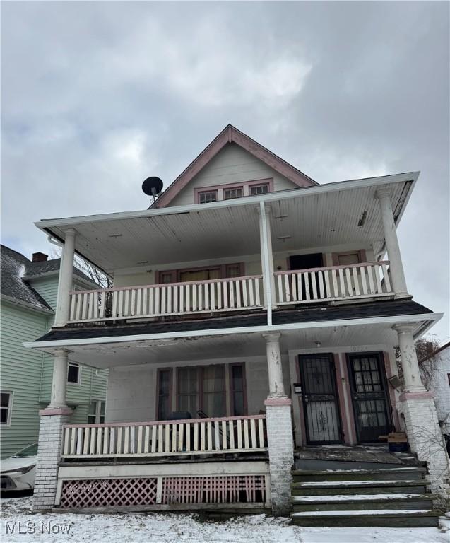 view of front of property featuring a balcony and covered porch