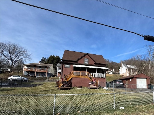 view of front of house featuring a front lawn