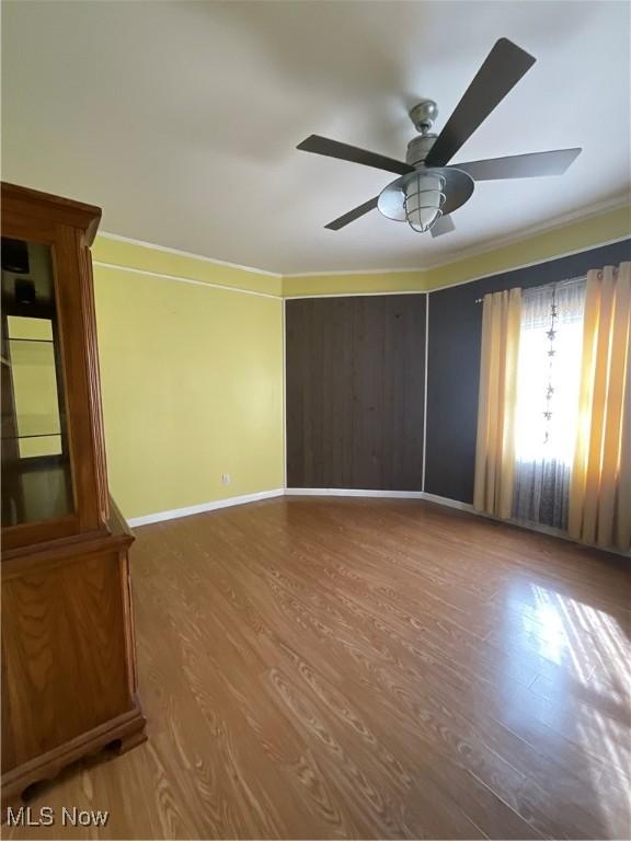 unfurnished room with crown molding, hardwood / wood-style flooring, and ceiling fan