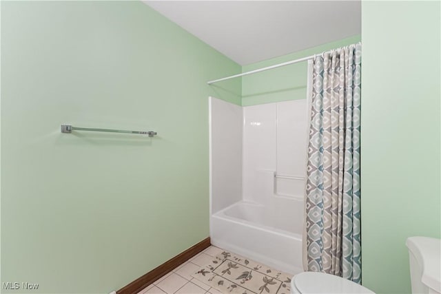 5420 Cloisters Dr, Canfield, OH 44406 - bathroom featuring toilet, tile patterned floors, shower / bath combo with shower curtain, and baseboards