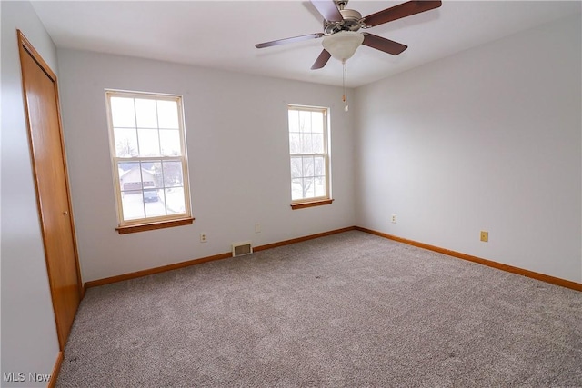 unfurnished room featuring ceiling fan and carpet flooring