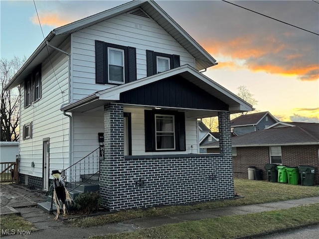 view of front of house with covered porch