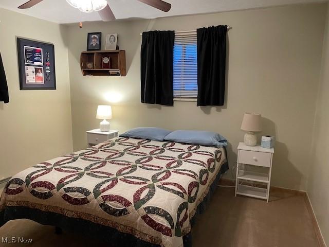 bedroom with ceiling fan