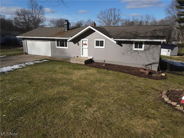 view of front facade featuring a garage and a front yard