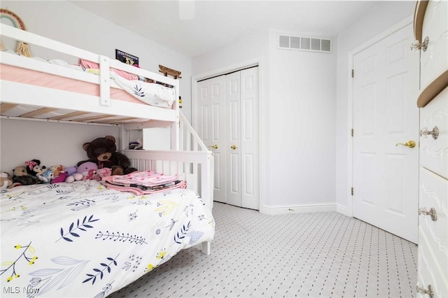 bedroom featuring a closet and ceiling fan