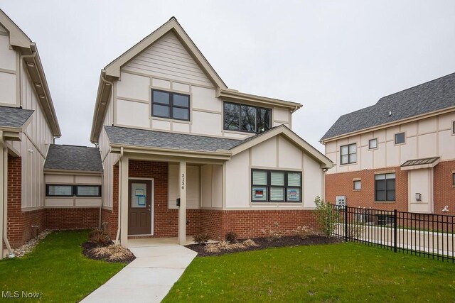 view of front facade featuring a front yard