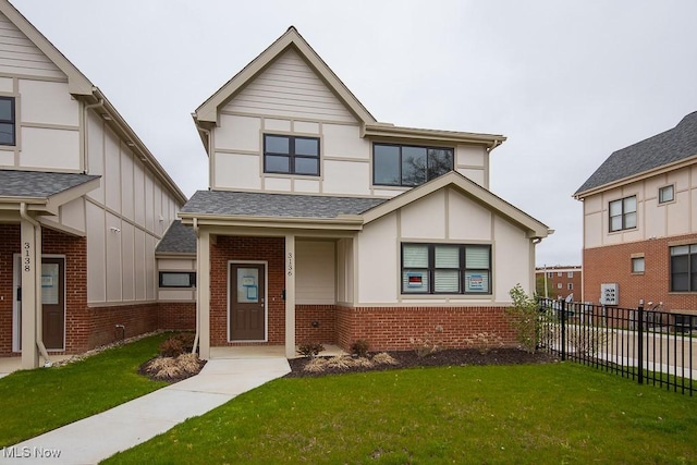 view of front of home featuring a front yard