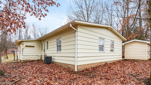 view of home's exterior with cooling unit