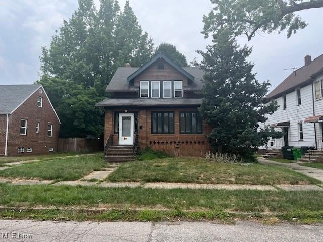 view of front facade with a front lawn