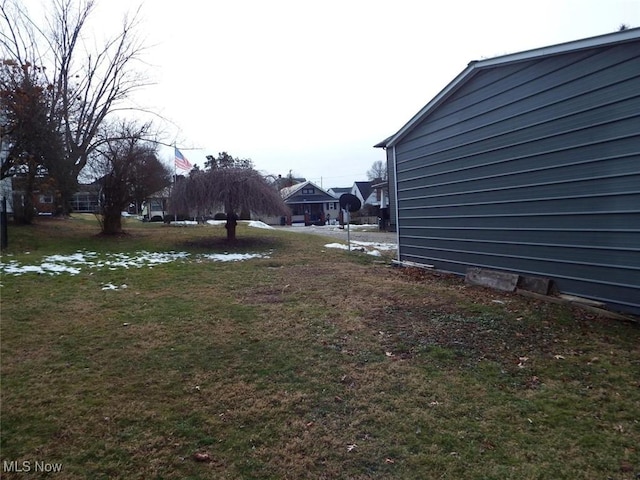 view of yard featuring a residential view