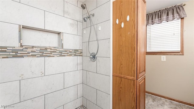 bathroom featuring tiled shower