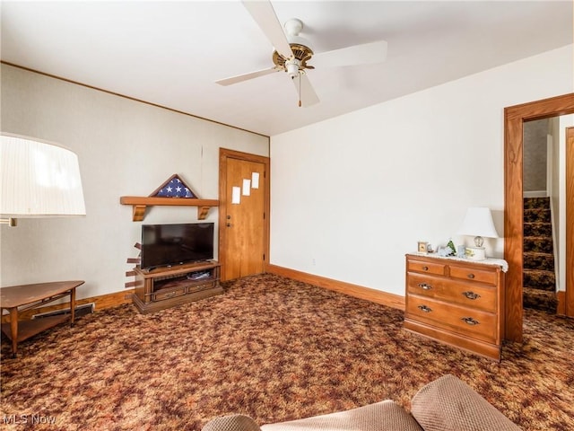 carpeted living room with ceiling fan