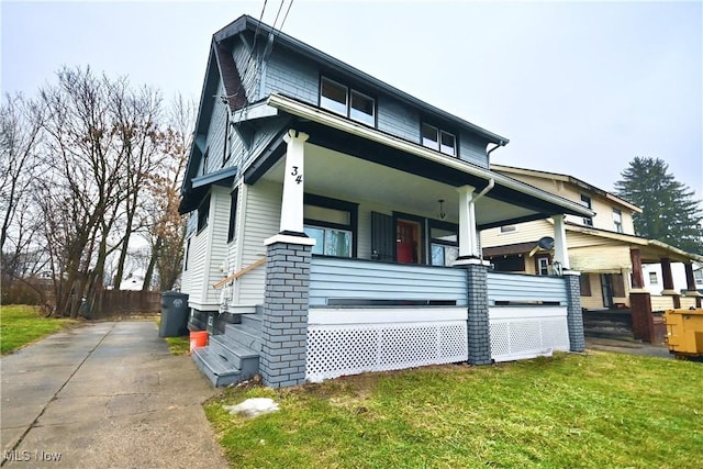 view of front of home featuring a front yard and covered porch