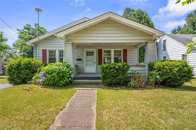 bungalow-style house featuring a front lawn and a porch