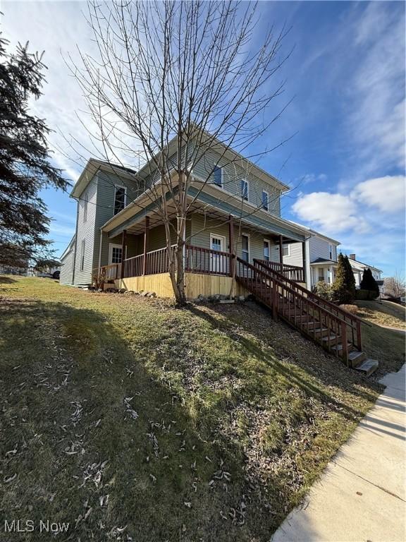 view of front of home with a front yard and covered porch