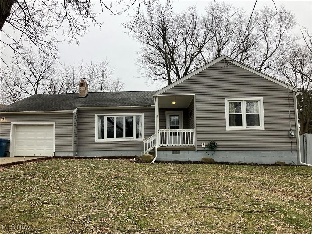 view of front of house with a garage and a front lawn