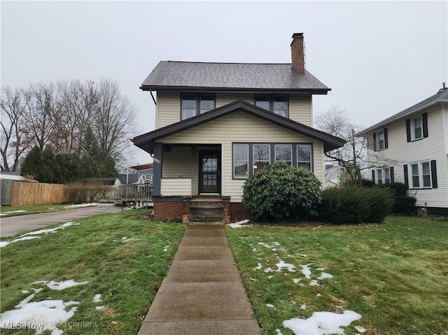 view of front facade featuring a porch and a front lawn