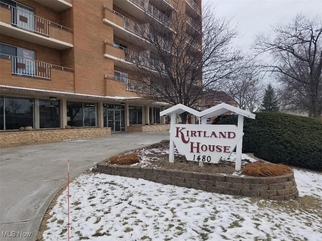 view of community / neighborhood sign