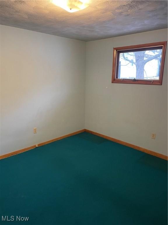 spare room featuring a textured ceiling