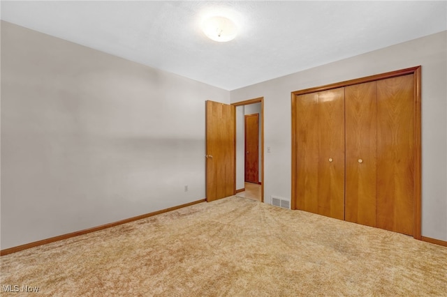 unfurnished bedroom with carpet flooring and a closet