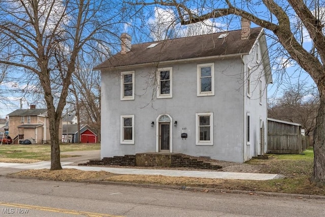 117 Franklin St, Marietta, OH 45750 - colonial house featuring a chimney and stucco siding