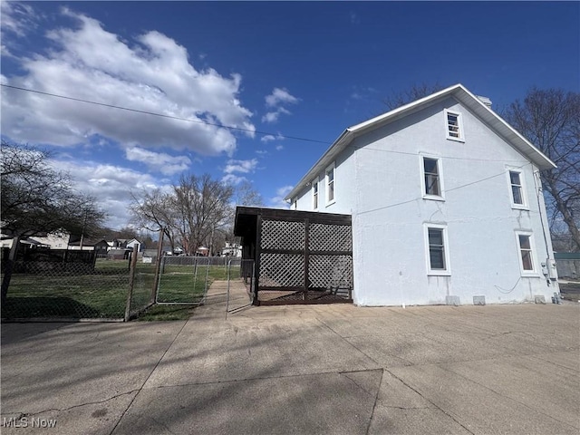 117 Franklin St, Marietta, OH 45750 - view of side of home with stucco siding and a gate
