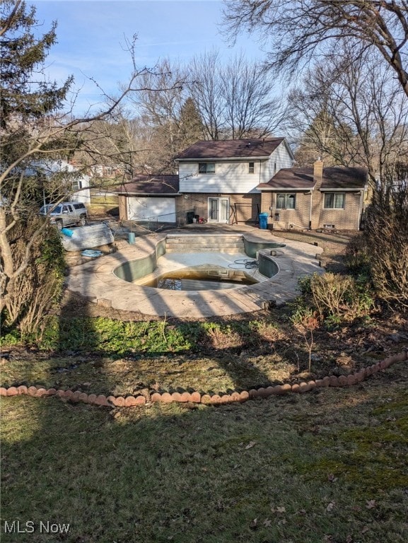 view of yard featuring an empty pool and a patio