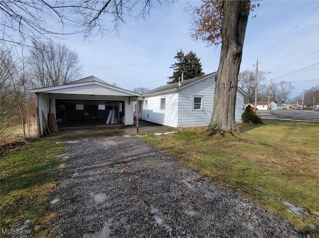 view of front of property featuring a garage, an outbuilding, and a front lawn